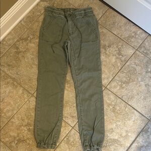 Women American Eagle Pants size 6 Long